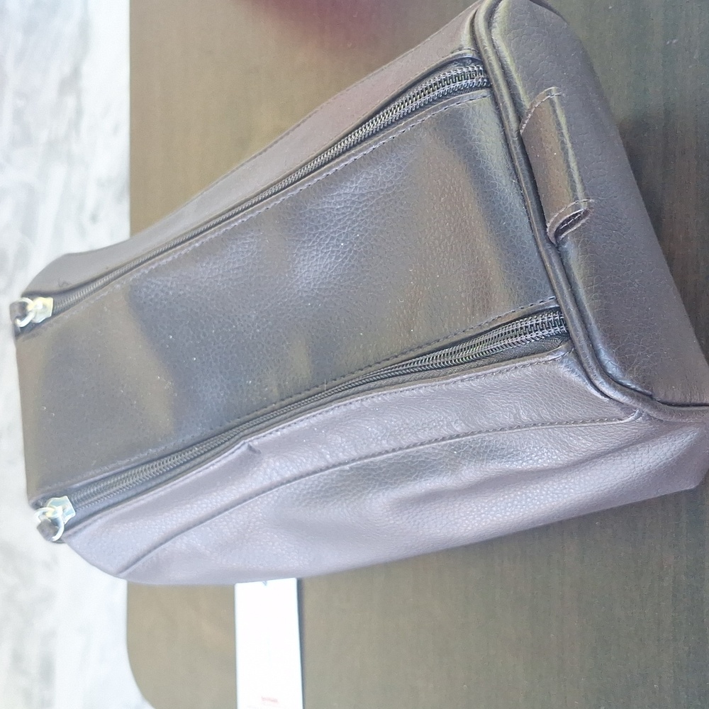 Guess travel kit bag